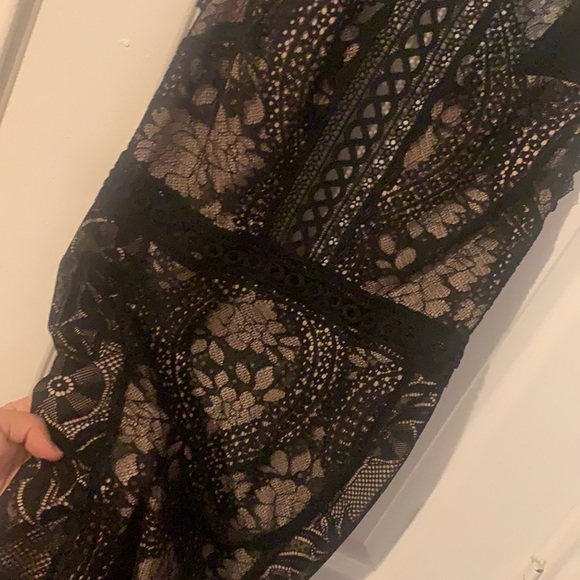 A’gaci Lace Dress - Picture 7 of 15